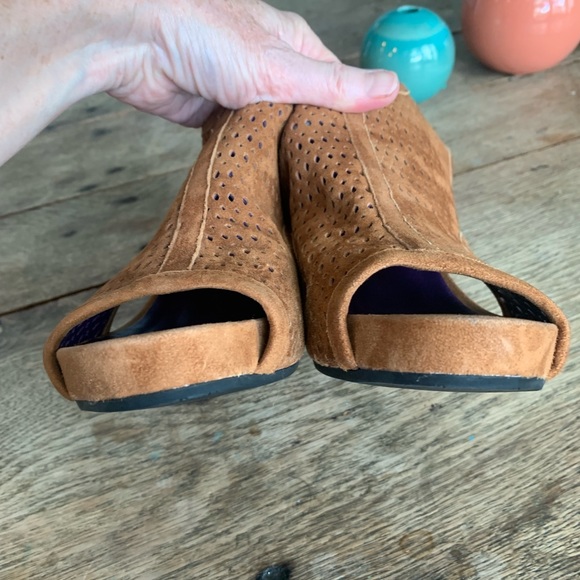 Vaneli suede sandals Size 7 1/2 - Picture 13 of 14